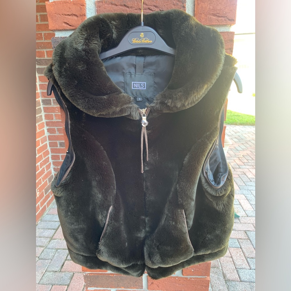 Women’s luxurious NILS faux fur chocolate brown apres ski vest size small
